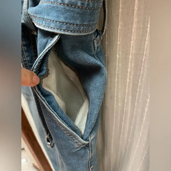 NWOT ABERCROMBIE & Fitch women's 90s
Relaxed Denim Jumpsuit size L - Picture 11 of 11